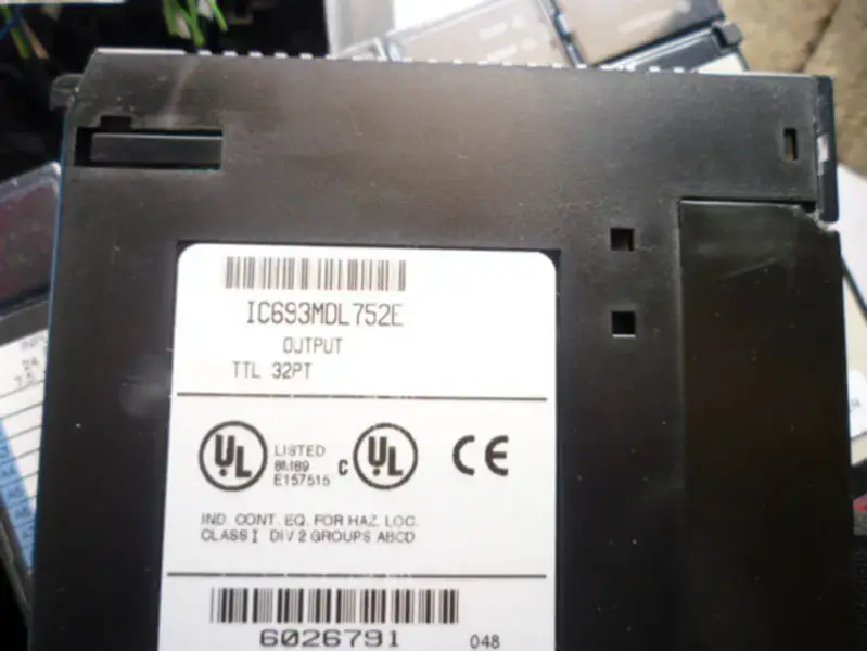 GE Fanuc PLC 90-30 serisi IC693MDL752E