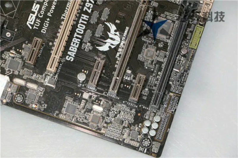 Asus SABERTOOTHZ97 anakart