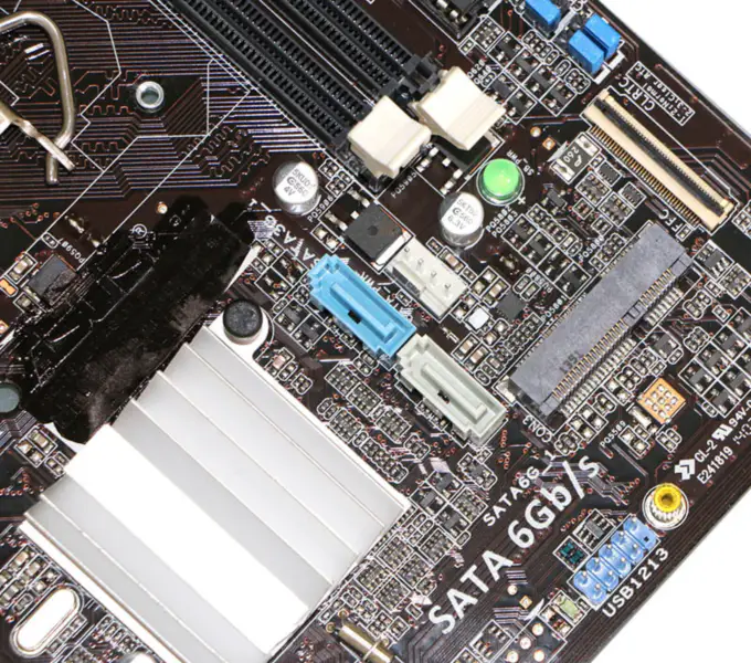Asus P8Q773LBT1AG anakart
