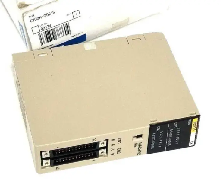 Omron C200H-OD215 PLC modülü