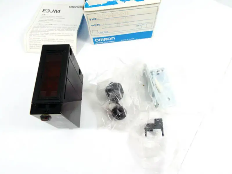 OMRON E3JM-R4R4T-G-33 Fotoelektrik Sensör