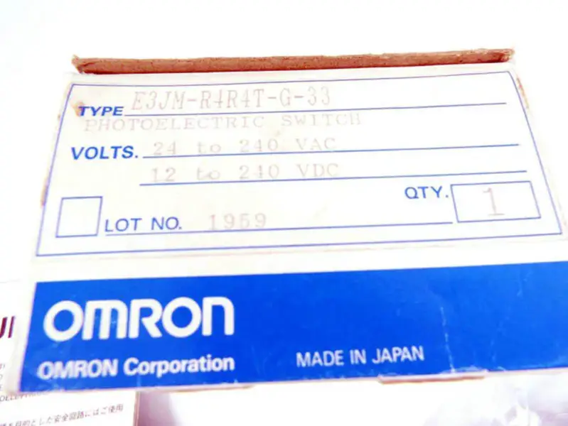 OMRON E3JM-R4R4T-G-33 Fotoelektrik Sensör