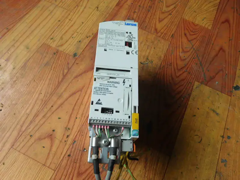 Lenze EDK82EV222 İnverter sürücü