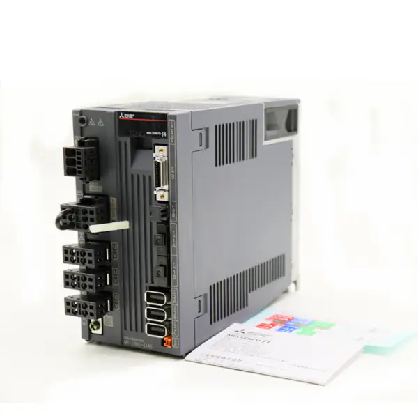 Mitsubishi MR-J4W3-444B ac Servo Amplifikatör Japonya dıştan takma motor