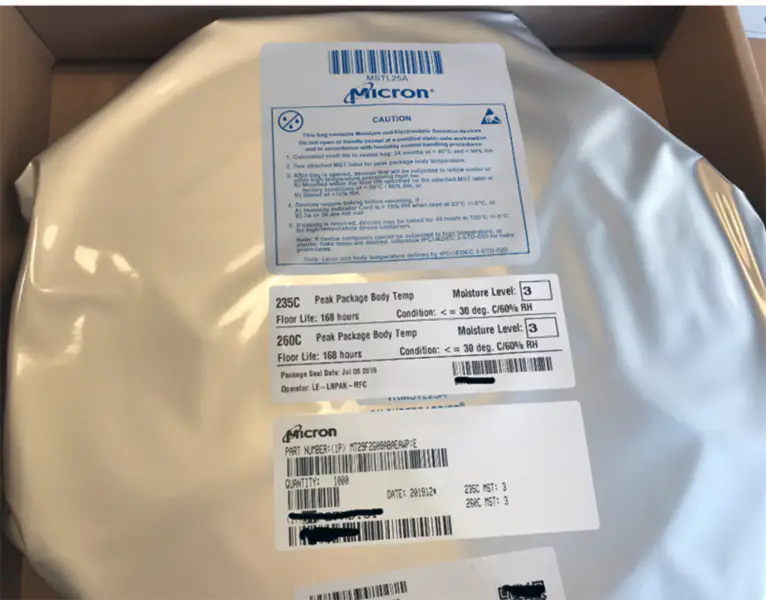 bir asenkron veri arayüzü IC Chip 2G PARALEL 48TSOP 256M x 8 NAND Flash cihazları MT29F2G08ABAEAWPE