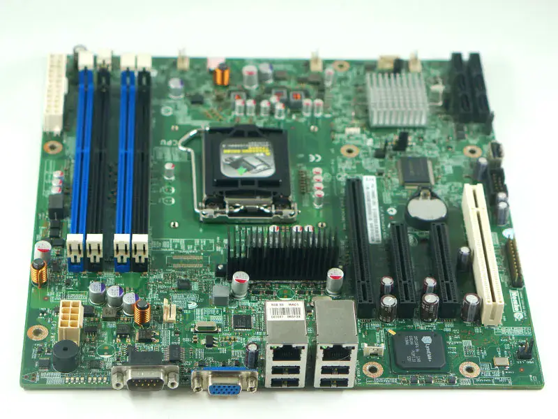 Intel S1200BTS anakart