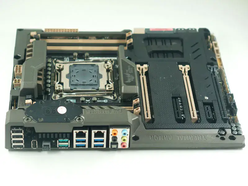 Asus SABERTOOTH X99 Anakart