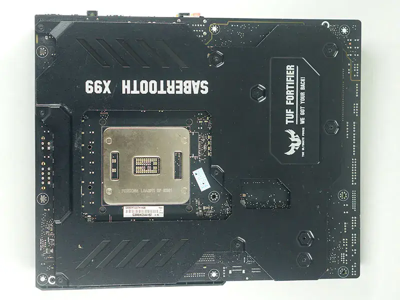 Asus SABERTOOTH X99 Anakart