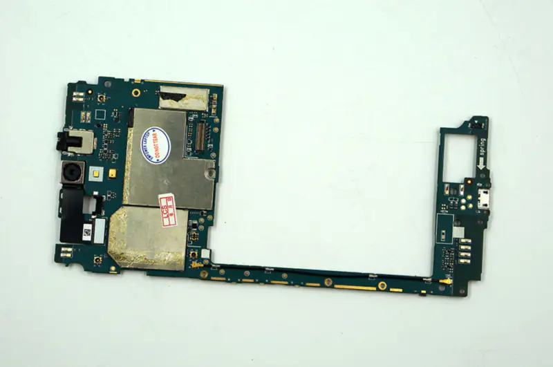 Sony Xperia C5 E5533 E5563 anakart yongaları ile kilidi açıldı