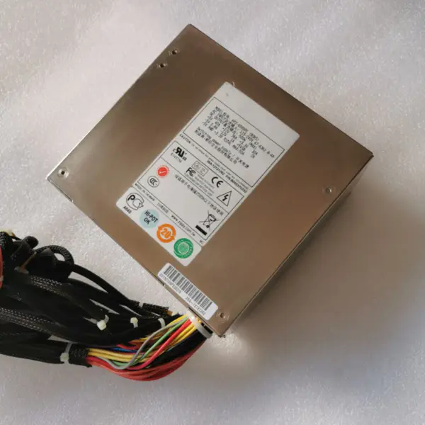 Kullanılmış Zippy Emacs 500W Anahtarlamalı Güç Kaynağı HP2-6500PE