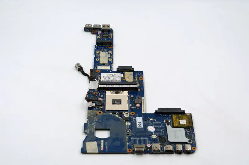 Toshiba P745 K000125740 LA-7101P Anakart