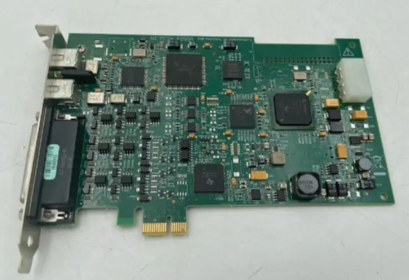 1394B arayüzlü NI PCIe-8255R DAQ kartı