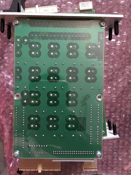 NI PXI-2565 777754-01 PXI Röle Modülü