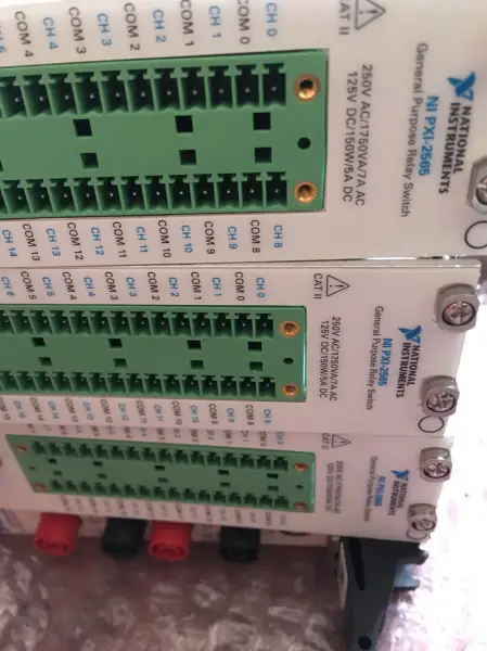 NI PXI-2565 777754-01 PXI Röle Modülü