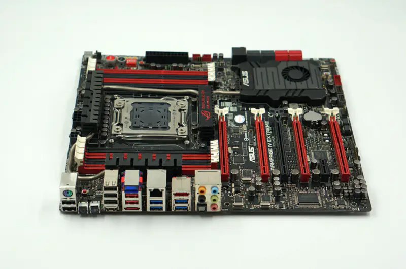 ASUS RAMPAGE IV EXTREME Anakart