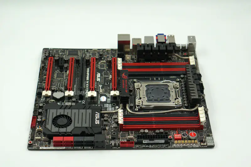 ASUS RAMPAGE IV EXTREME Anakart