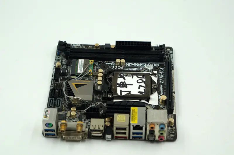 Asrock Z77E-ITX anakart Z77 LGA1155 Mini-ITX